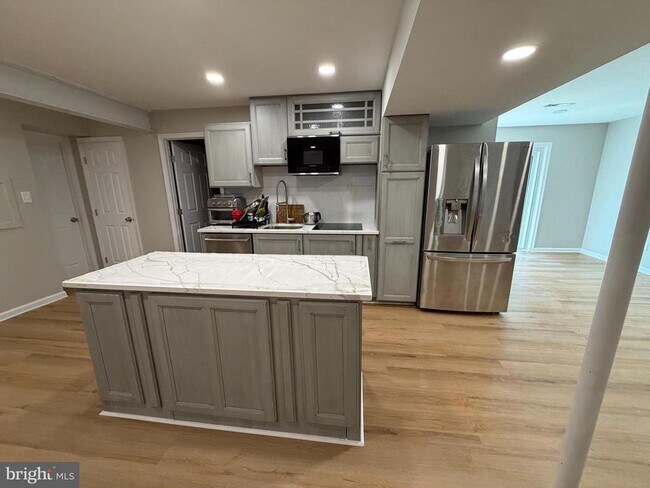 Building Photo - 6521 Lancaster Dr