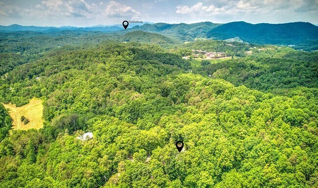 Building Photo - Old Mountain Road 3568-3570