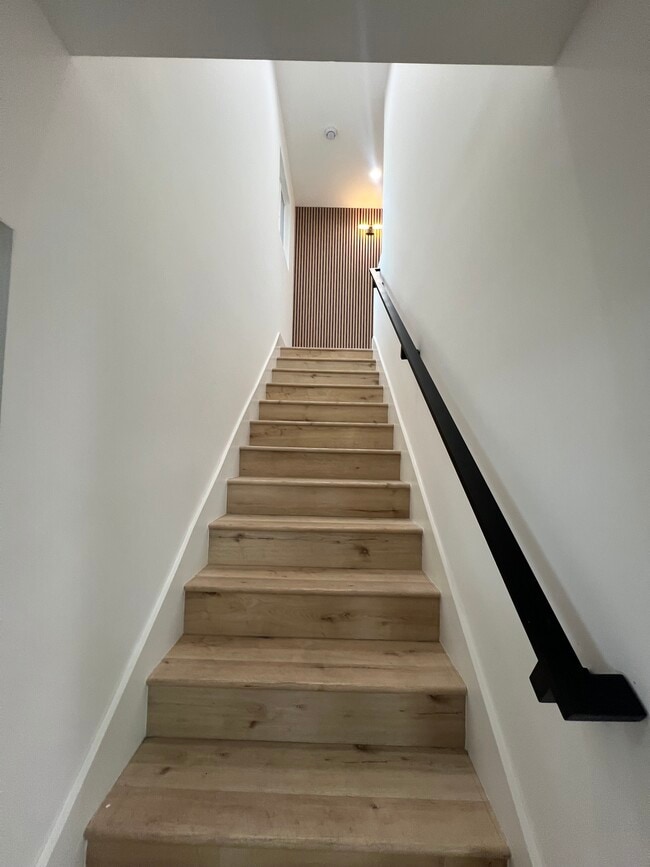 Building Photo - 13935 Valerio St