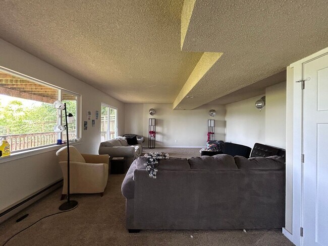 Building Photo - Large 4 Bedroom home with views of Bellingham Bay and Garage