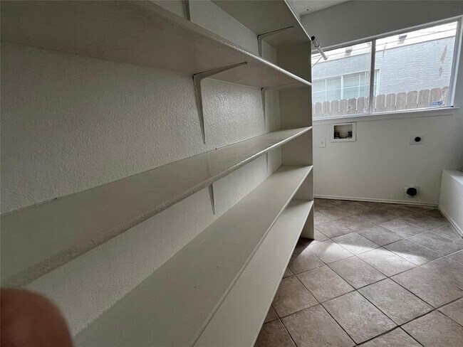 Building Photo - 2617 Byfield Dr