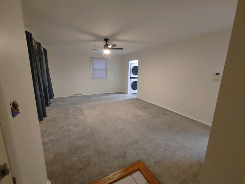 Building Photo - 4208 Crestview Dr