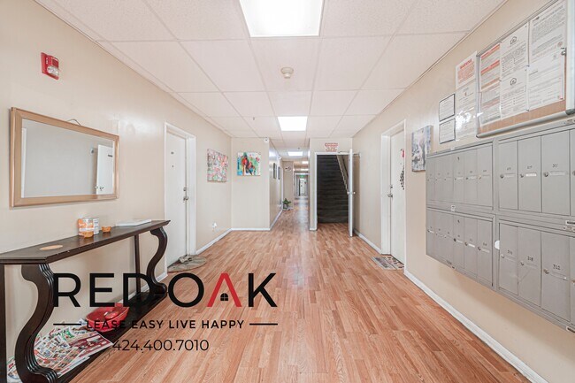 Building Photo - 733 S Coronado St