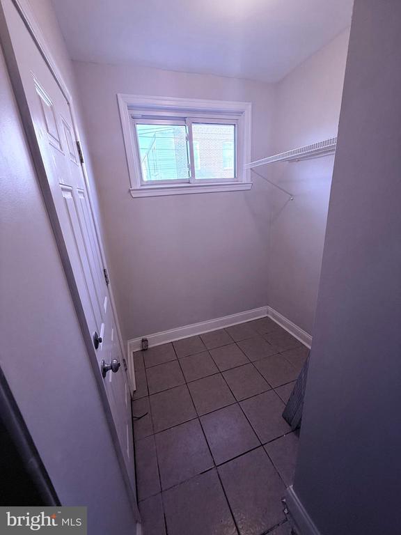 Building Photo - 824 E 33rd St