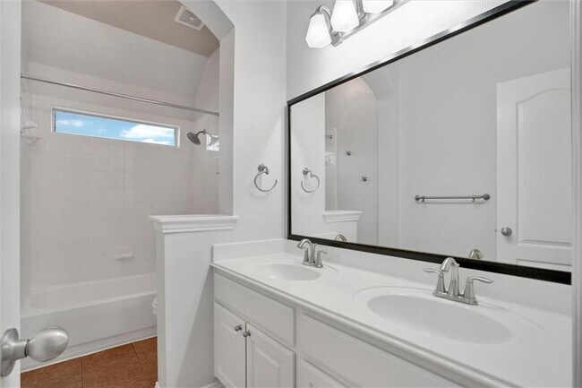 Building Photo - 2001 Singing Hls