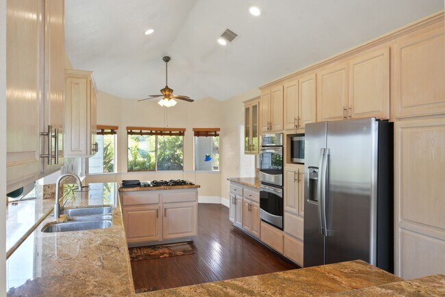 Building Photo - Stunning 3 Bed | 2.5 Bath Home with Office...