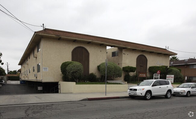 Building Photo - Alcazar Apartments
