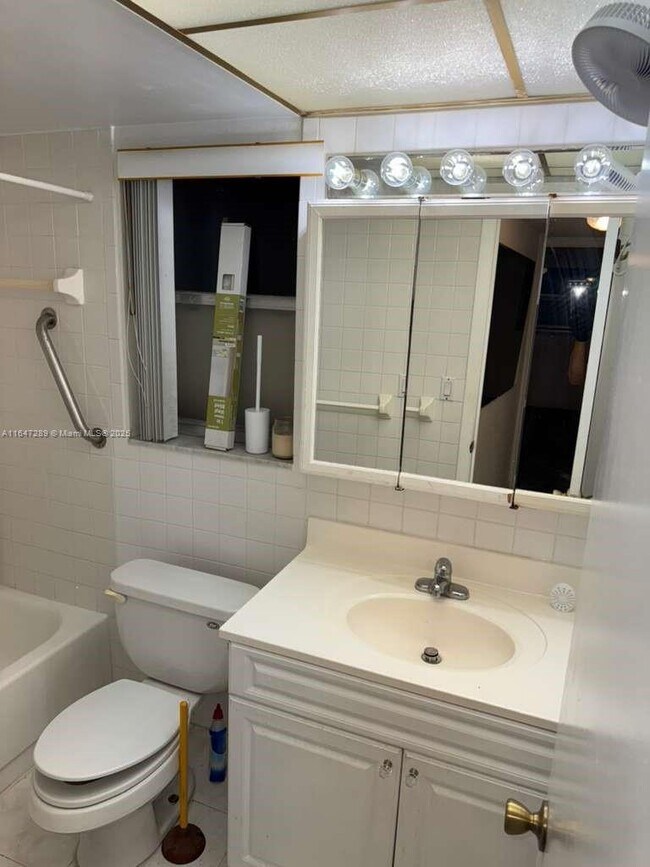 Building Photo - 8450 Sunrise Lakes Blvd