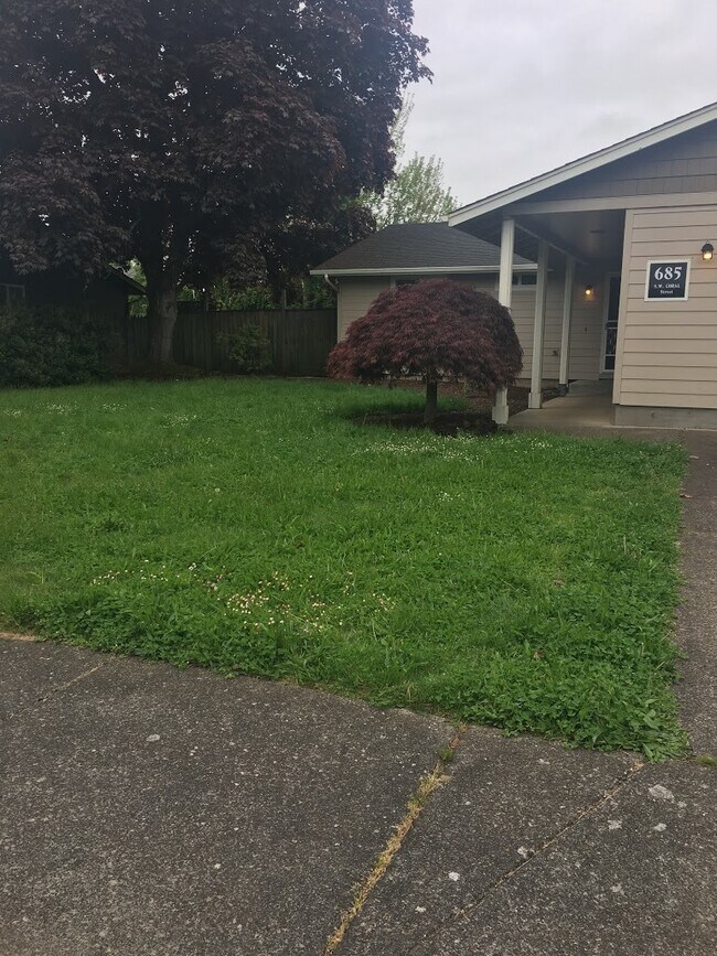 Building Photo - Charming Pet-Friendly Junction City Home with Yard & Garage