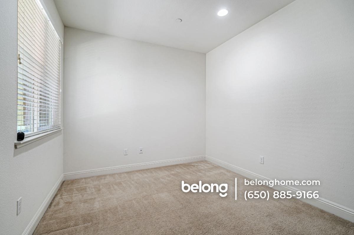 Building Photo - 6704 S Mariposa Ln