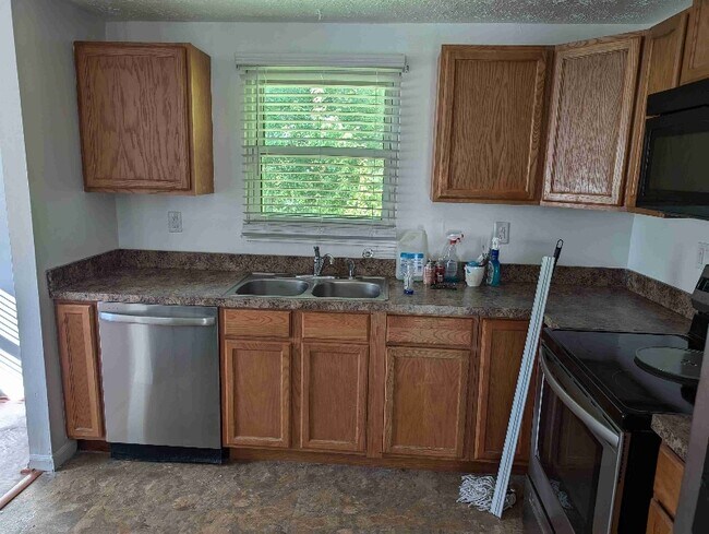 Building Photo - 4800 Megan Dr