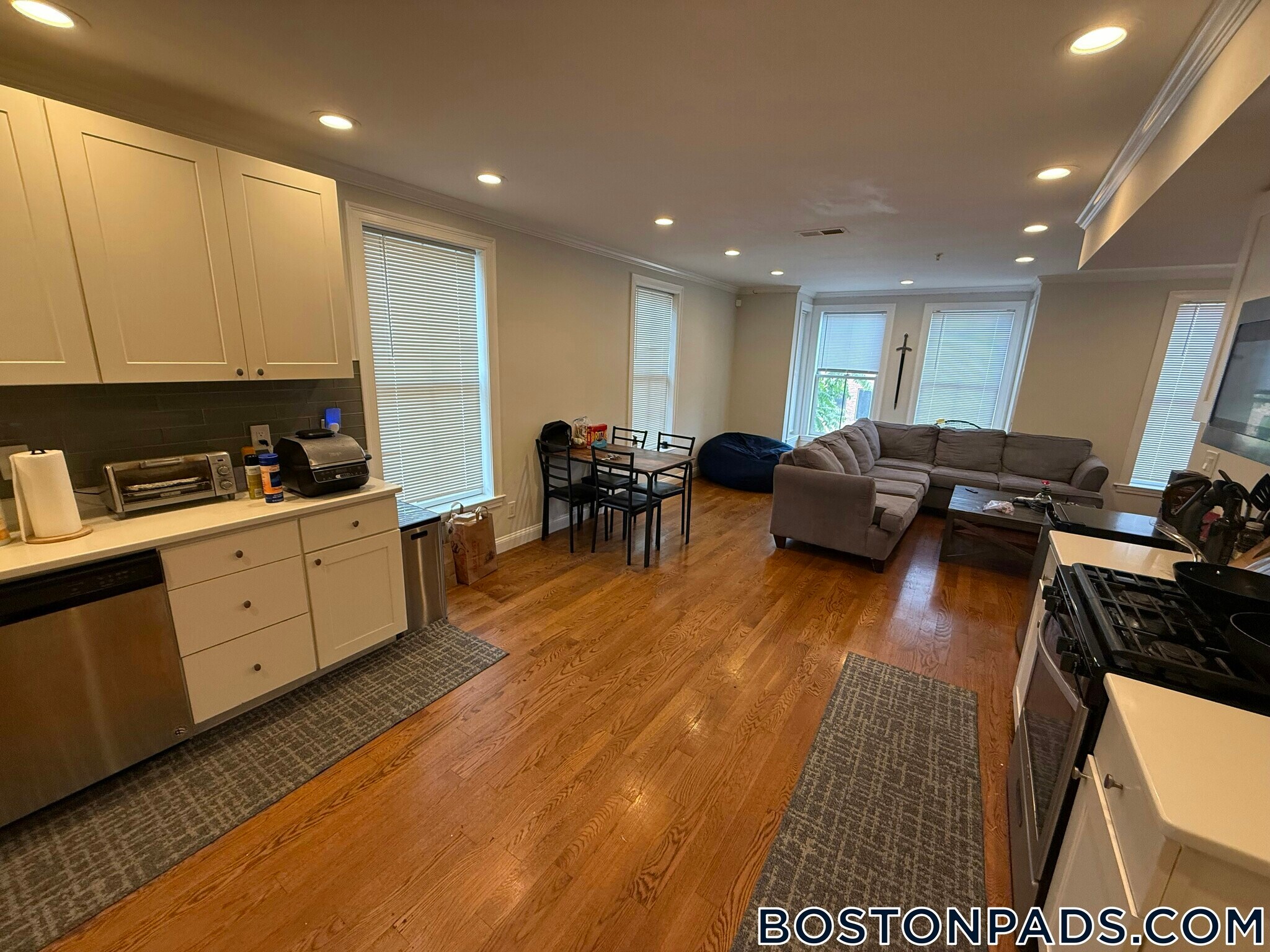 Building Photo - 2747 Washington St