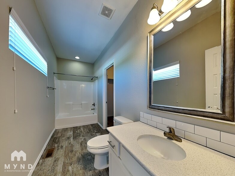 Building Photo - 1742 N Reno Dr