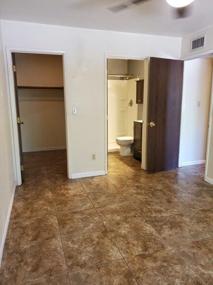 Building Photo - 1710 N Santa Rita Ave