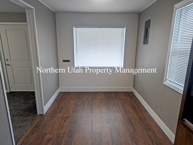 Building Photo - 3 bed 2 bath home