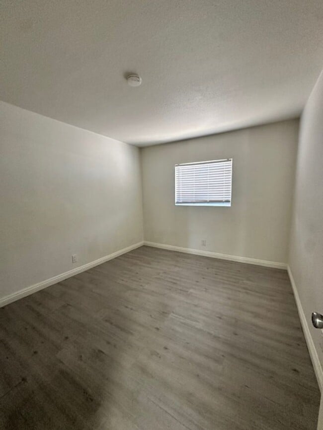 Building Photo - 2121 Oceanus Ln