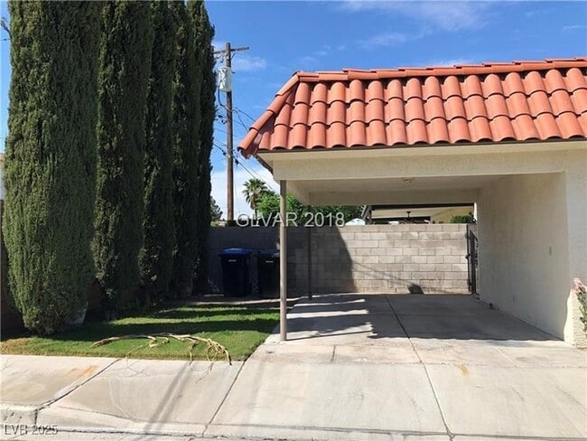 Building Photo - 1850 Center St