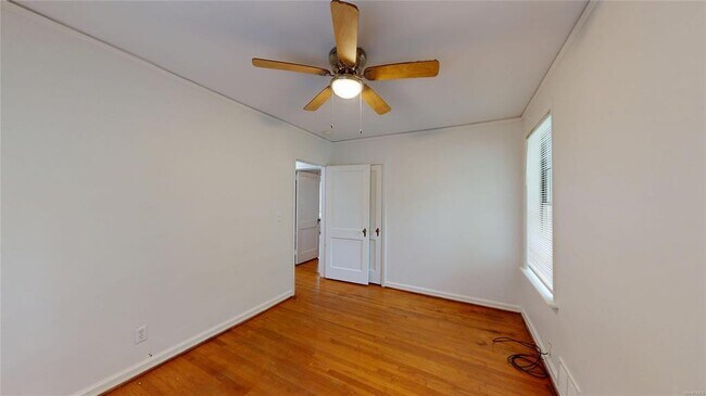 Building Photo - 900 E Edgemont Ave