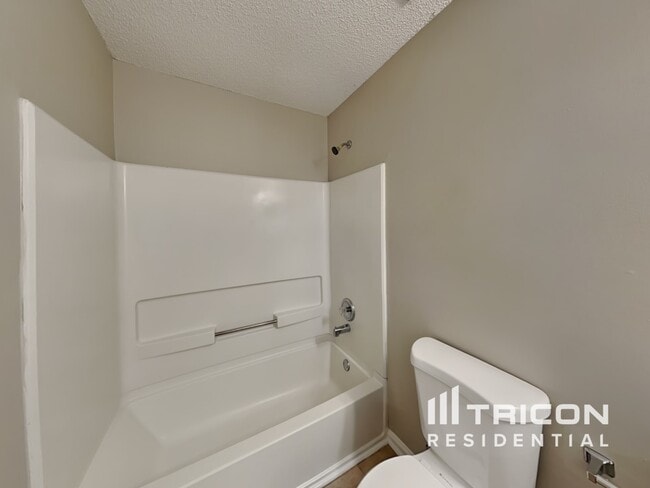 Building Photo - 5922 Graywood Cir SE