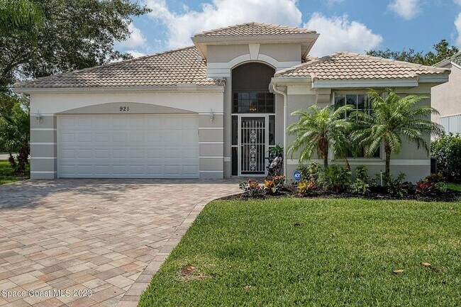 Primary Photo - 3 Bed 2 bath 2 car garage pool home