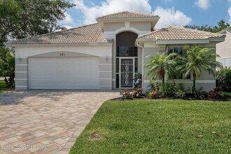 Building Photo - 3 Bed 2 bath 2 car garage pool home