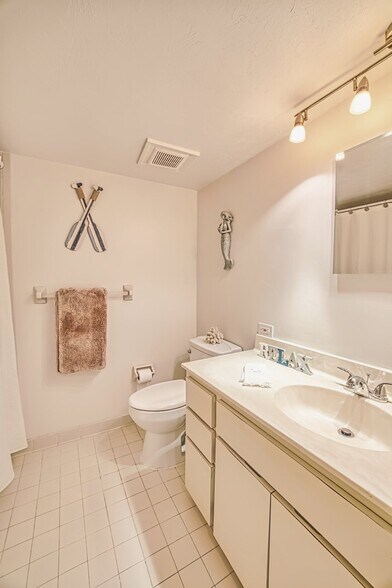 Building Photo - 226 3rd St