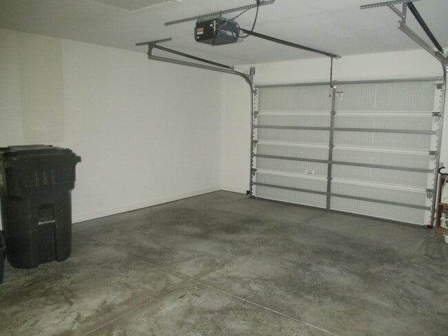 Building Photo - 105 Westwood Ct