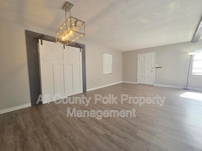 Building Photo - 602 SE 5th St