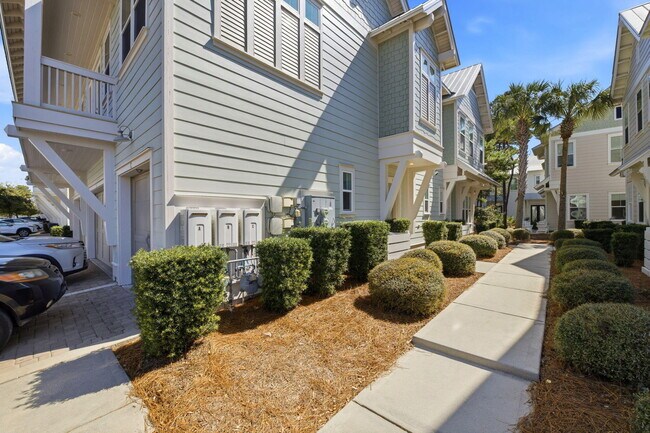 Building Photo - 26 E Pine Lands Lp