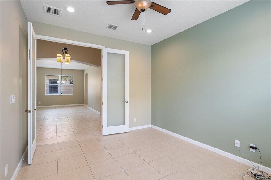 Building Photo - 12054 SW Bennington Cir