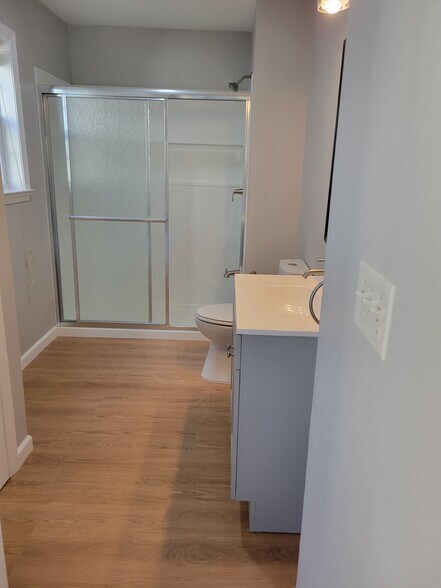 Building Photo - 103 Rip Van Dam Ct