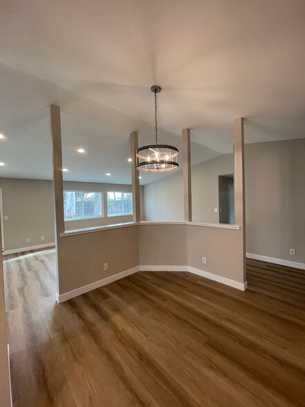 Building Photo - 1578 Corgiat Dr