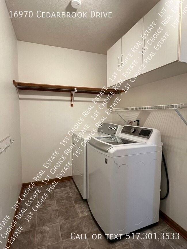 Building Photo - 16970 Cedarbrook Dr