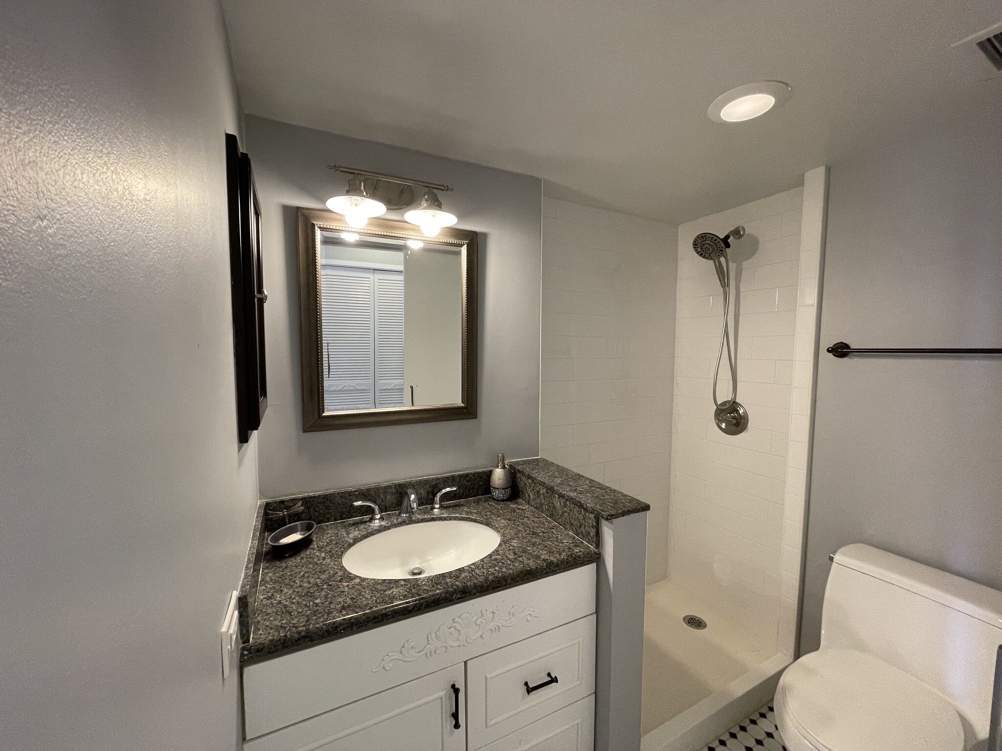 Secondary Bathroom - 1910 Ala Moana Blvd