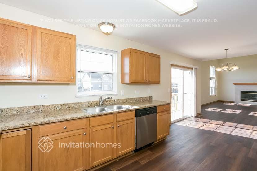 Building Photo - 4747 W Tulip Ave