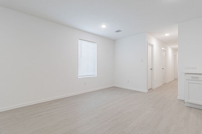 Building Photo - BRAND NEW 4 BD/2 BA Home Located off 211/Potranco RD! Available NOW!