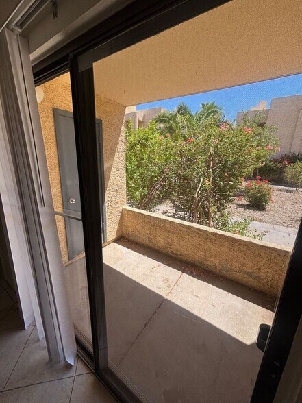 Building Photo - 1201 S McClintock Dr