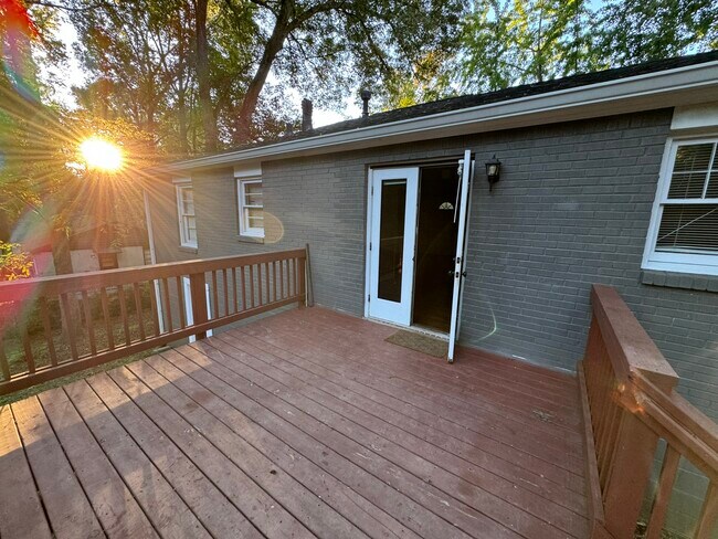 Building Photo - 3494 Maryvale Dr