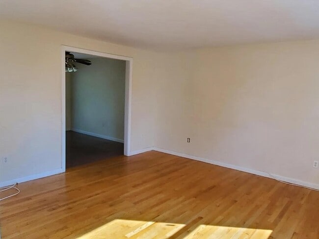 Building Photo - 118 Montclair Ave