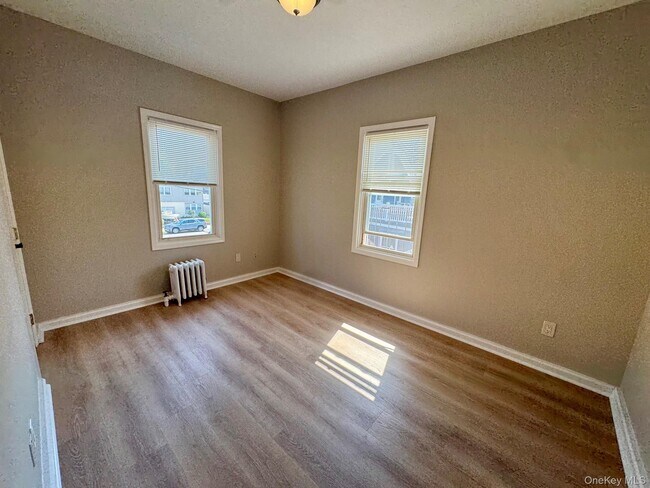 Building Photo - 507 Laurelton Blvd