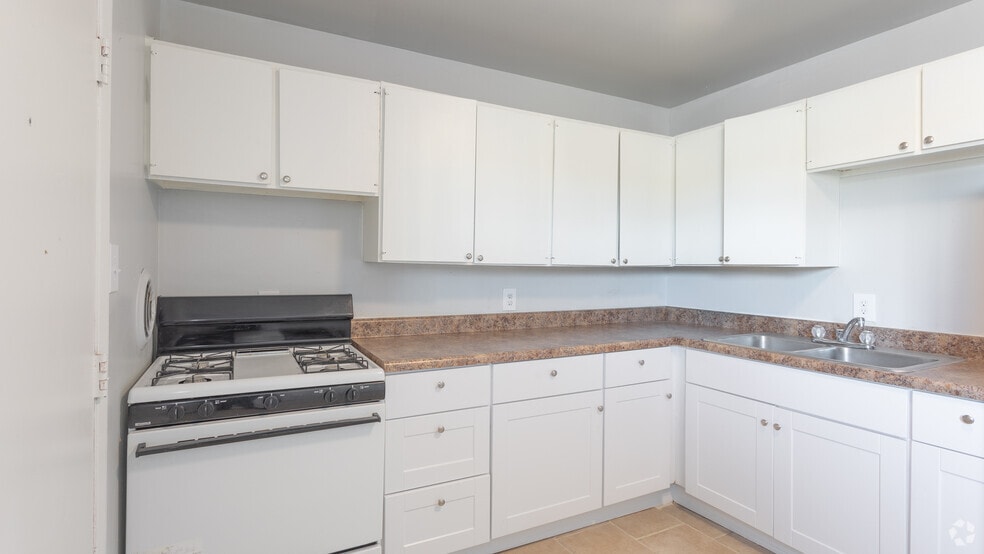 Pembroke Pines Apartments 1625 W Pembroke Ave Hampton VA 23661