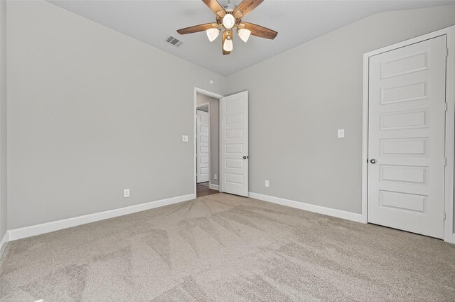 Building Photo - 15330 Legacy Pk Wy