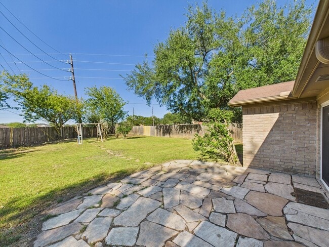 Building Photo - 3602 Brier Gardens Dr