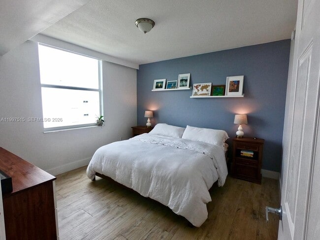 Building Photo - 1723 SW 2nd Ave