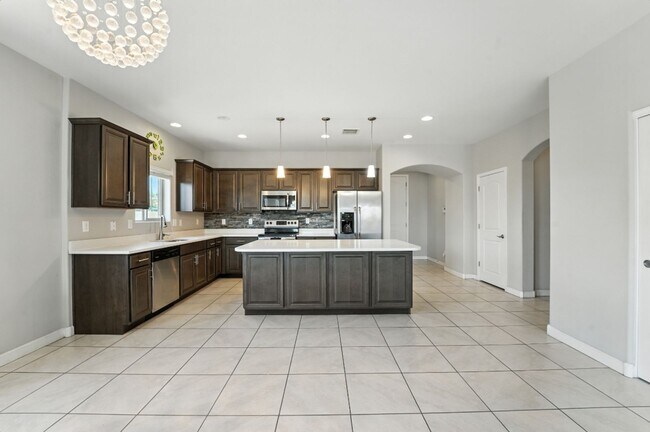 Building Photo - Welcome to this stunning 3-bedroom, 2-bath...