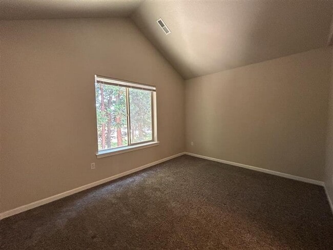 Building Photo - Move-In Ready! 3 Beds 2.5 Baths Townhome with Stainless Steel Appliances, W/D Hookups, and Gas Fo...