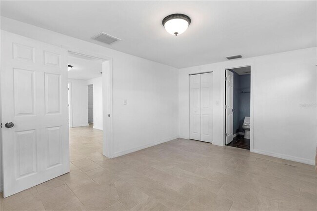 Building Photo - 8623 Parkway Cir