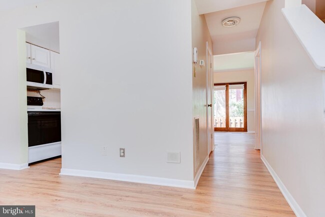 Building Photo - 9073 Lambskin Ln