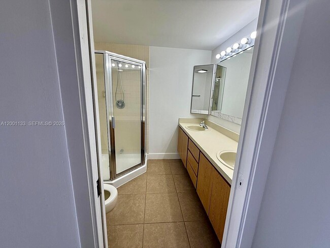 Building Photo - 528 Green Springs Pl