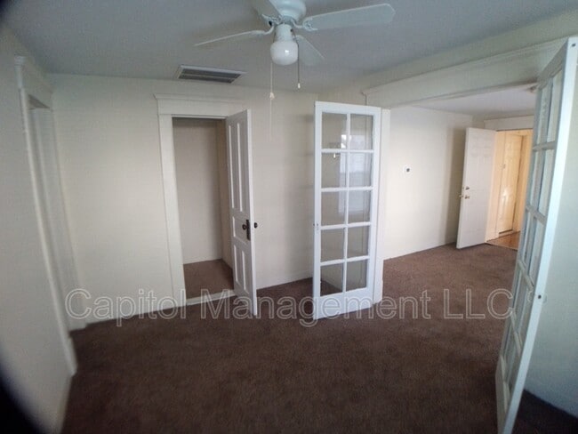 Building Photo - 229 W Lapeer St